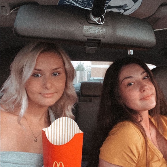 Meet your Posher, Madison - Picture 2 of 2